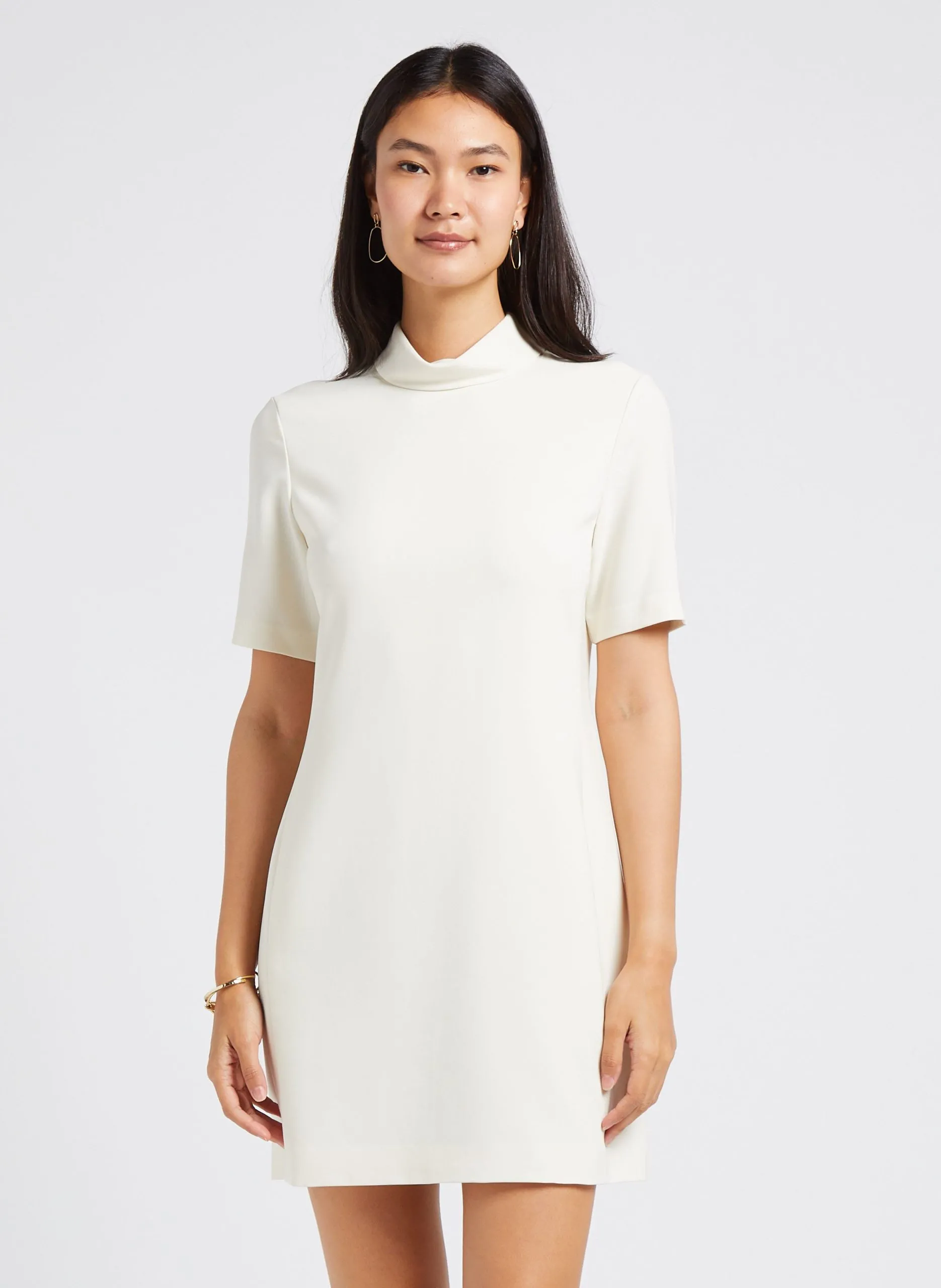 Robe courte droite col montant Beige