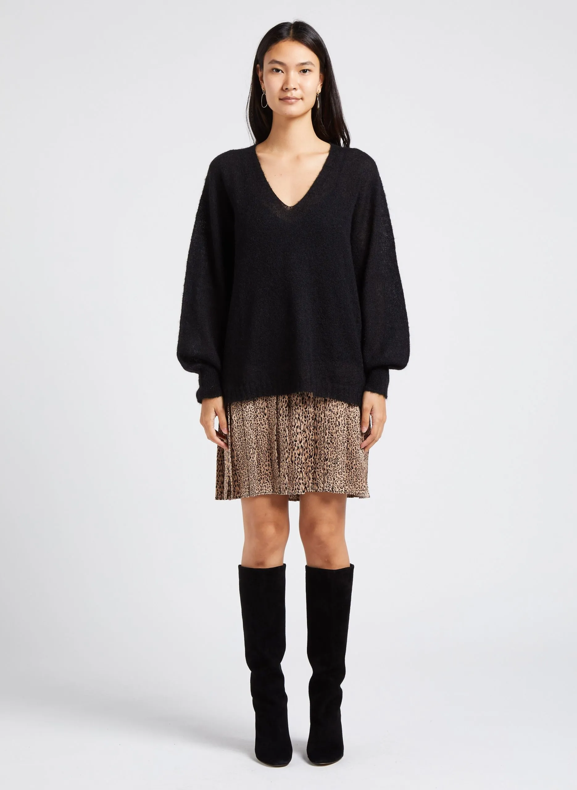 Pull à col V ample en laine mélangée et robe droite Noir