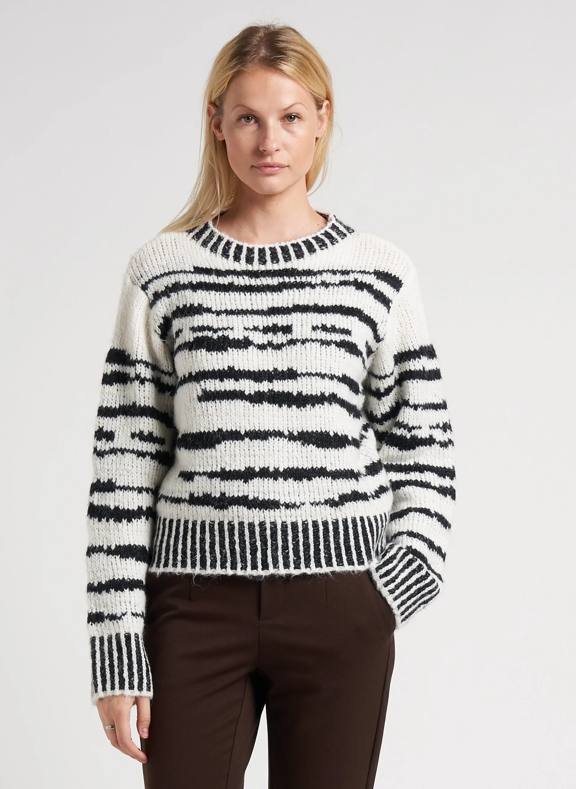 Pull ample à col rond Noir CONTESSA