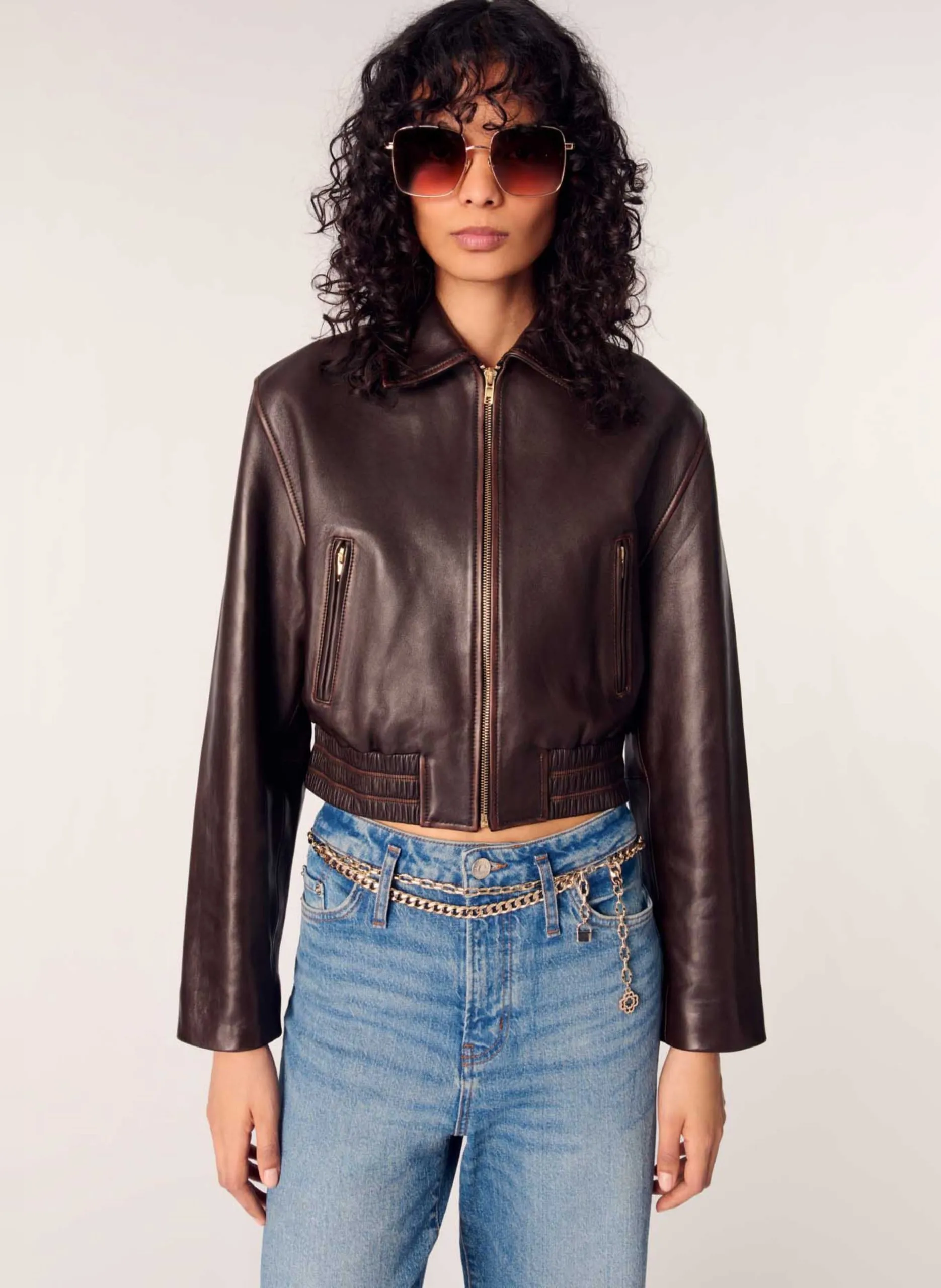 Blouson court zippé en cuir Marron