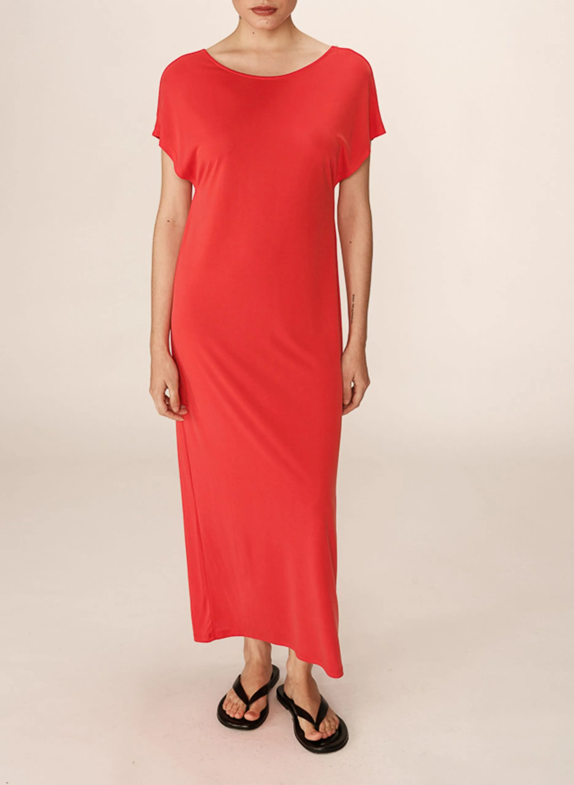 Robe longue droite à dos en v Rouge PEACE