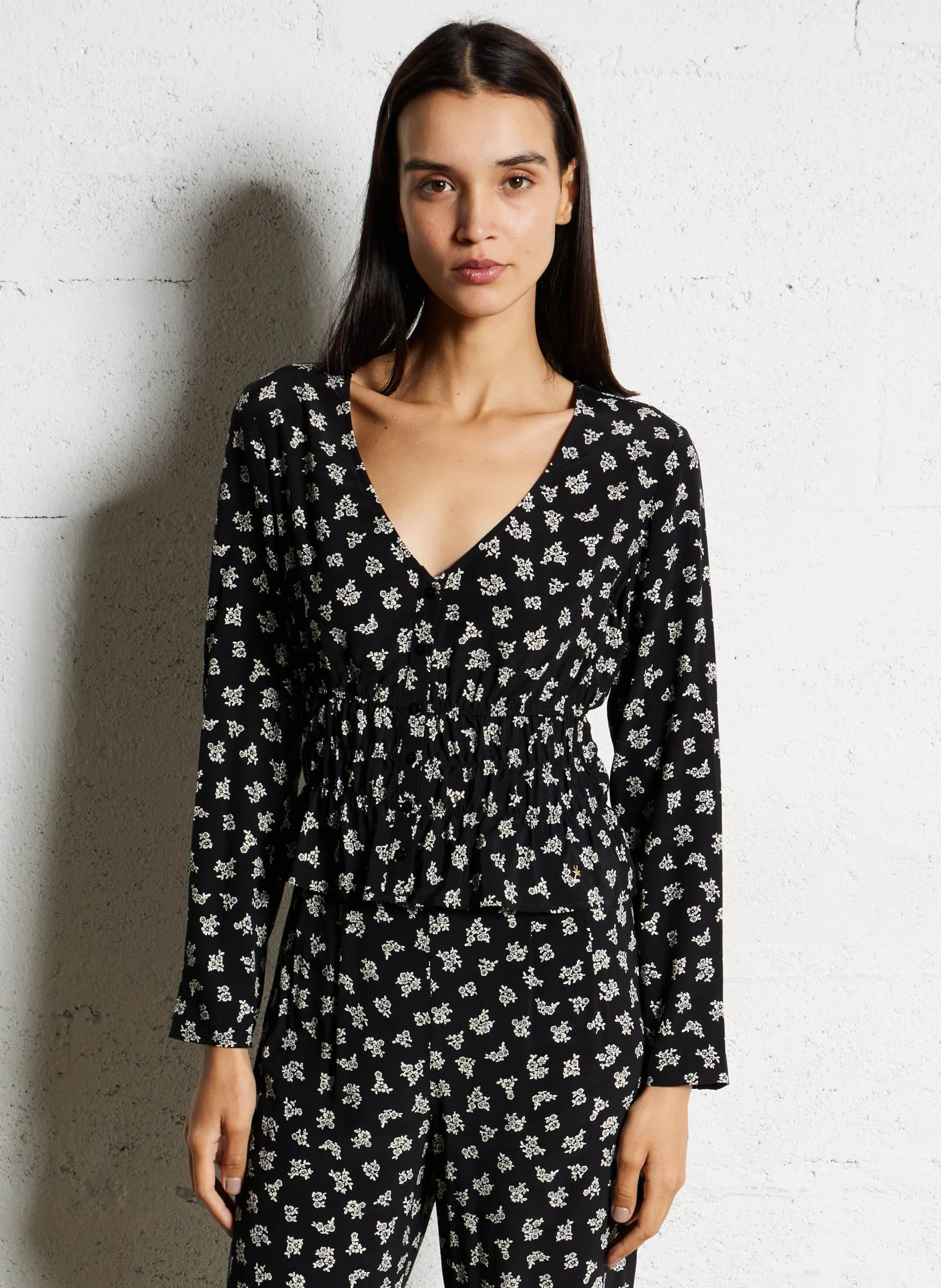 Top cintré fleuri à manches longues Noir ROMARY