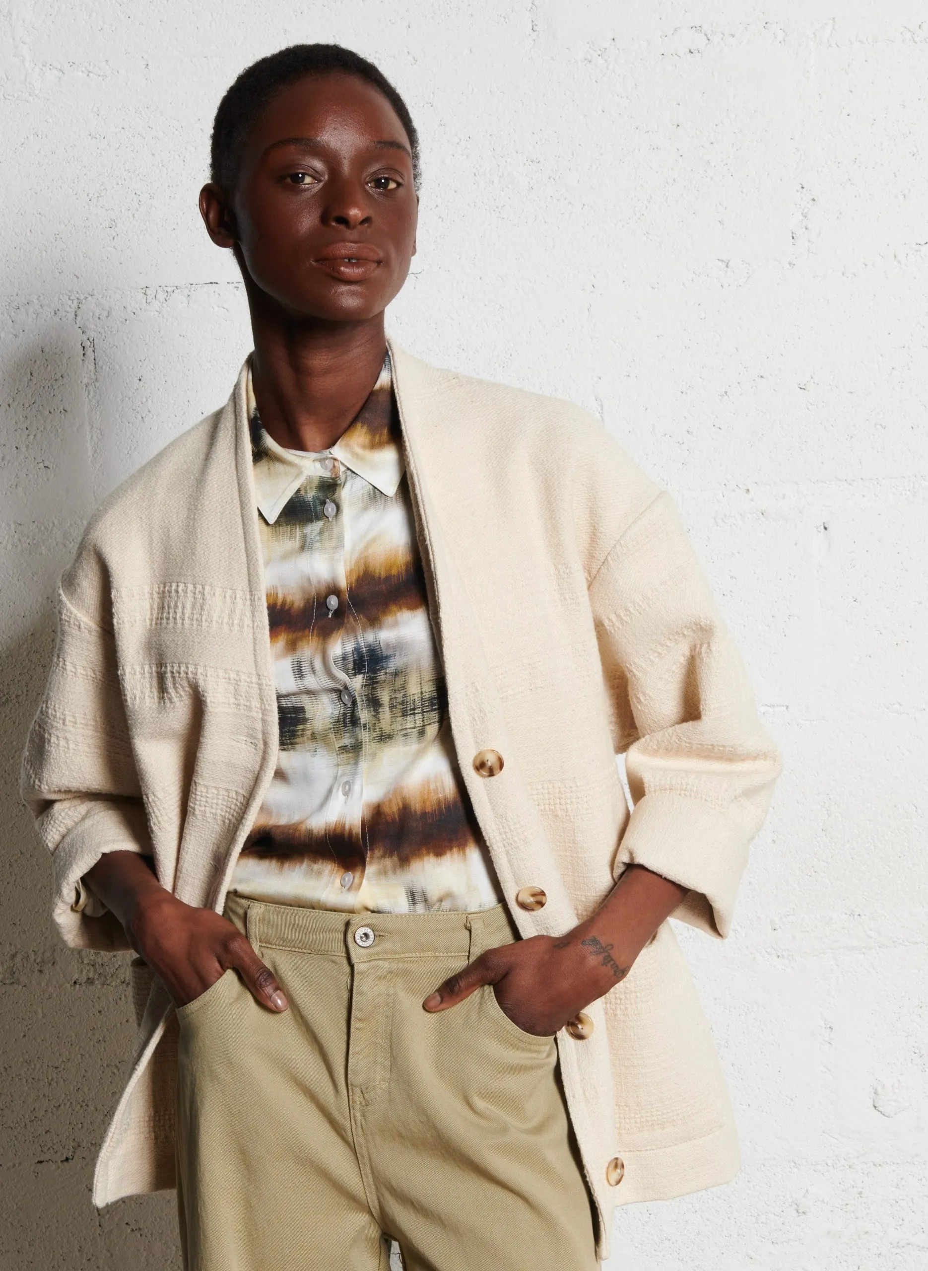 Manteau col v boutonné en coton Beige YOANA