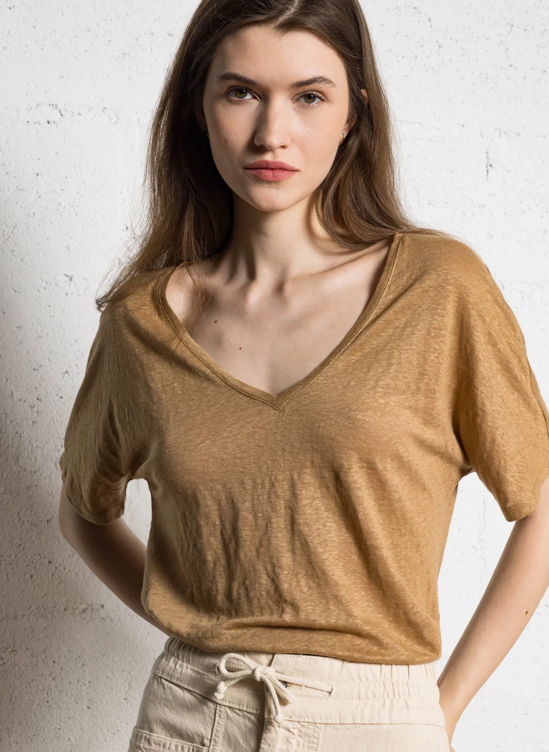 Tee-shirt droit col V en lin Marron HANINA