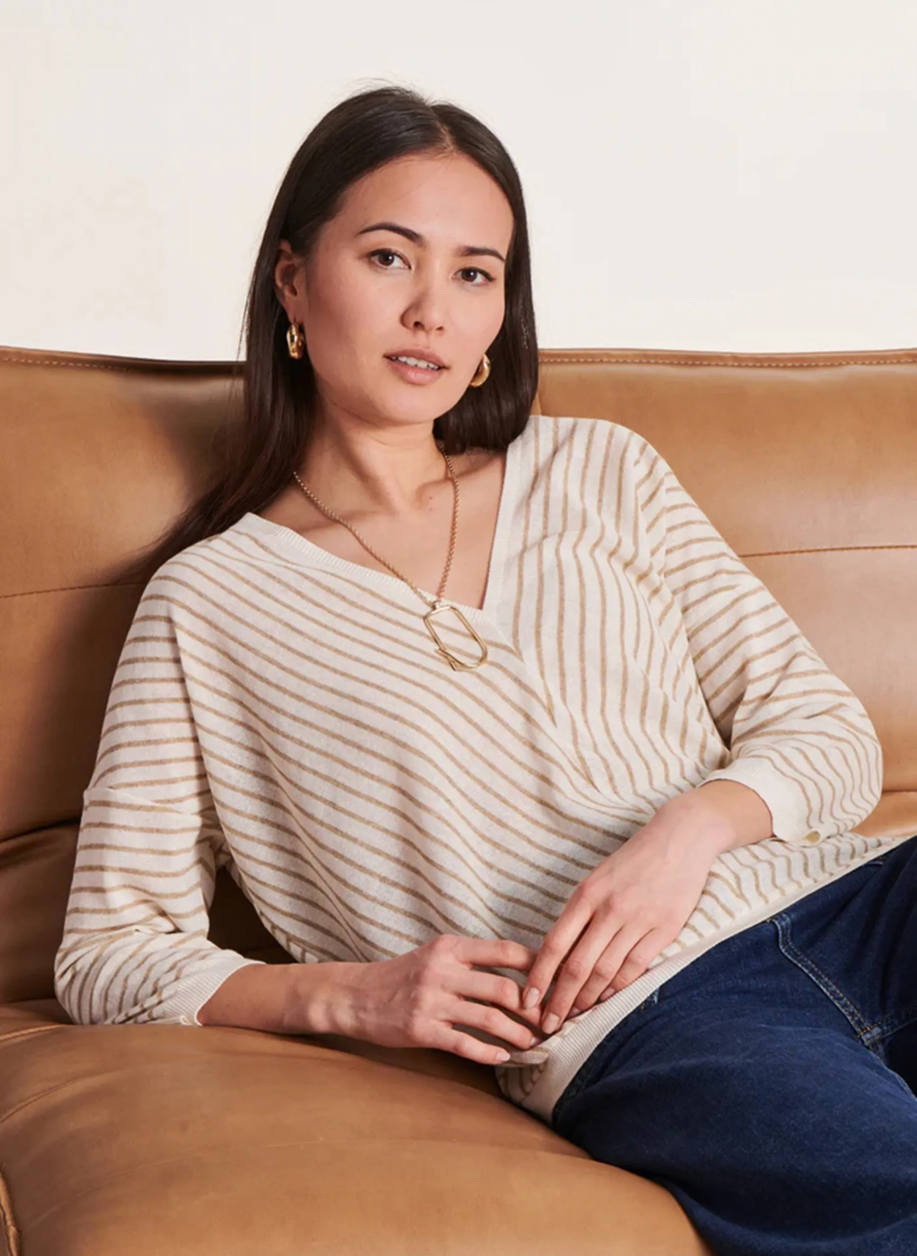 Pull ample col V en coton mélangé à rayures Beige