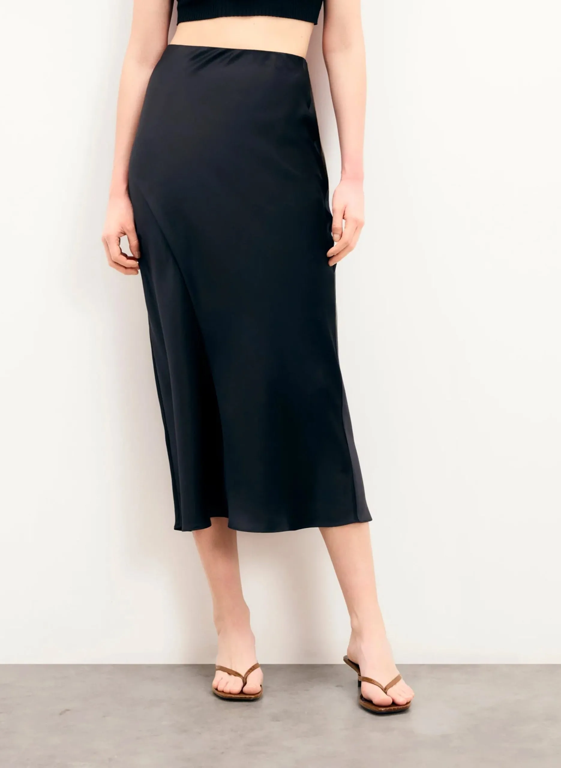 Jupe midi satinée en soie Noir GINA