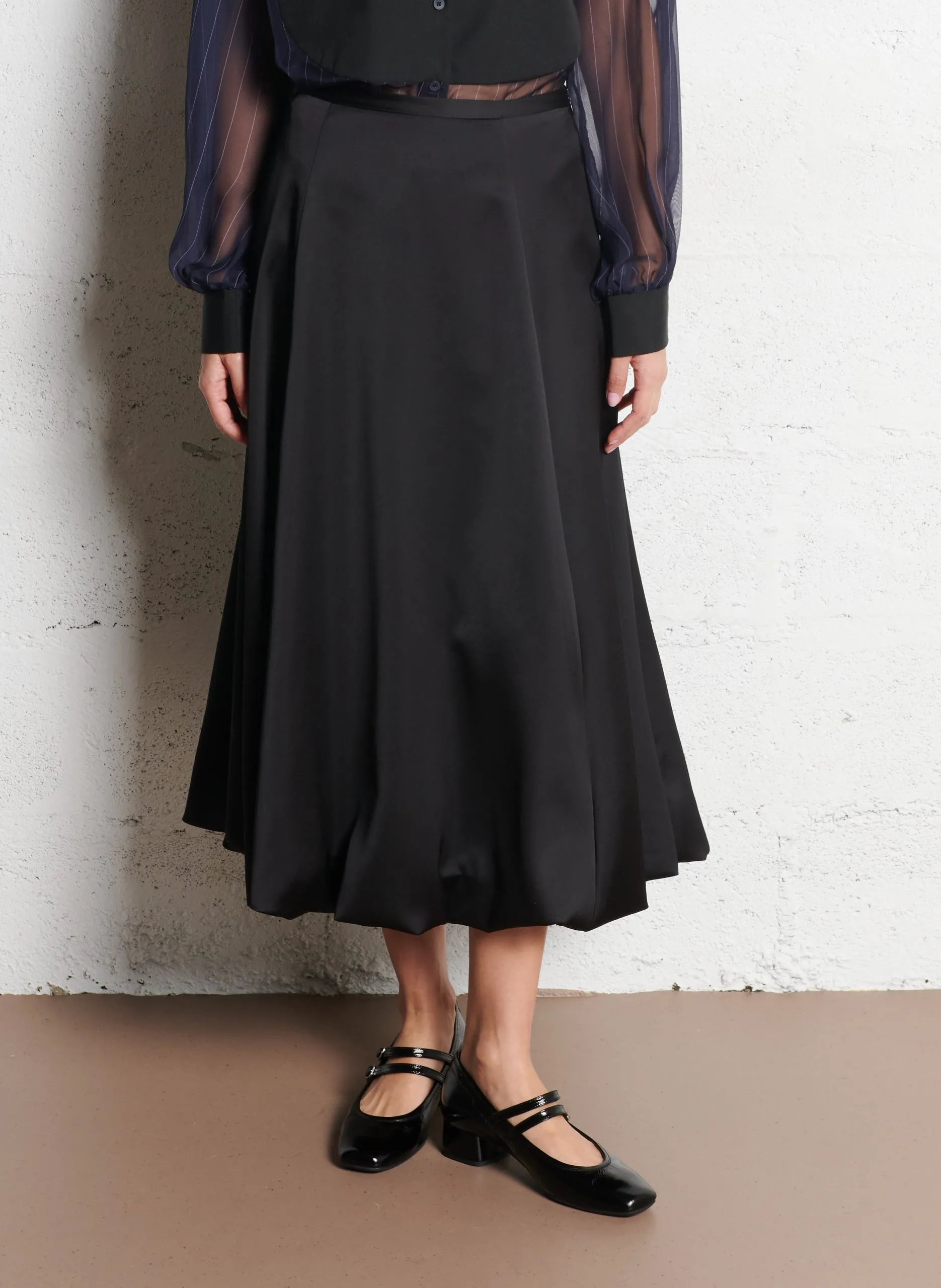 Jupe midi ample satinée Noir