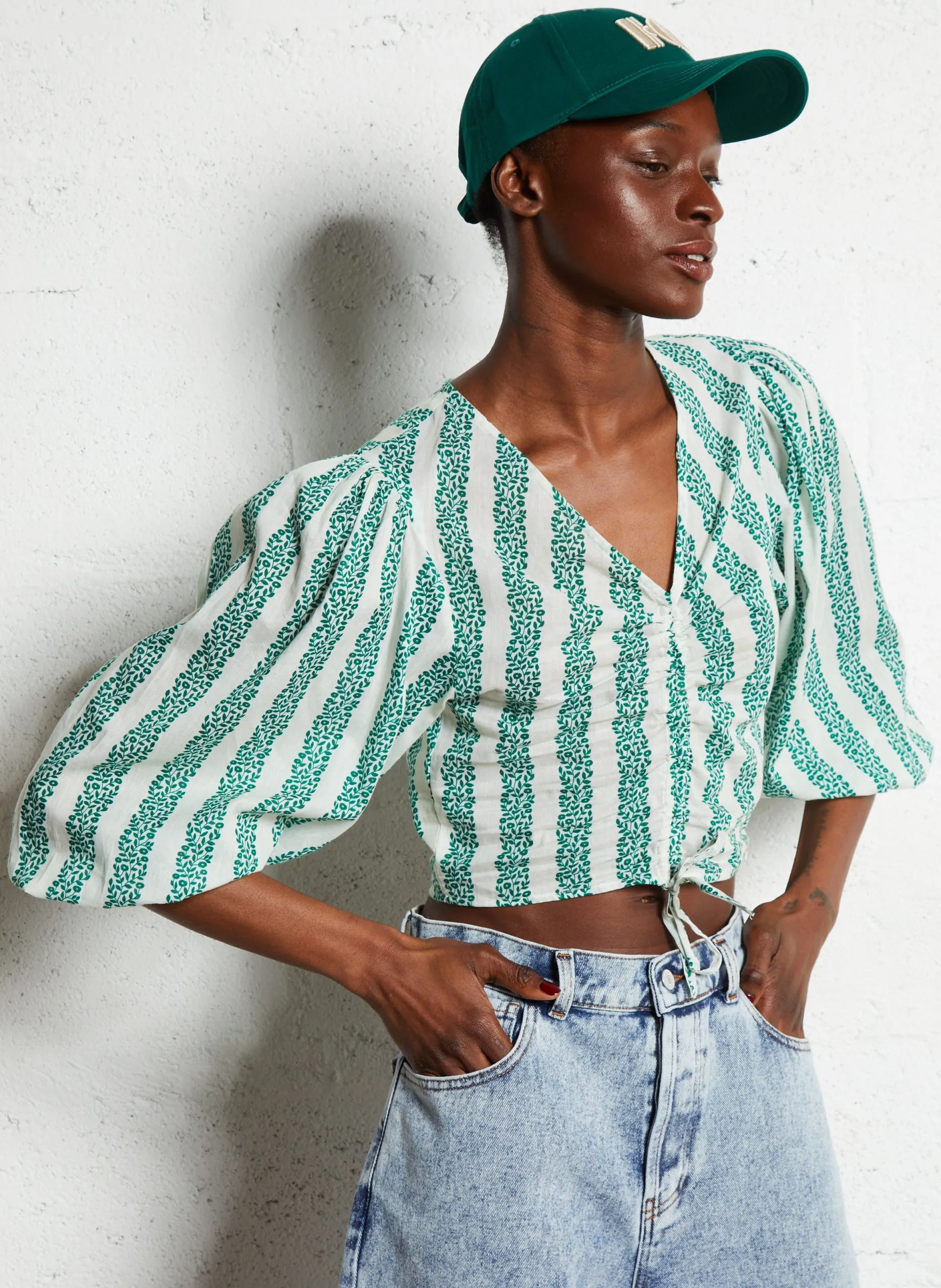 Top court droit col V en coton Beige