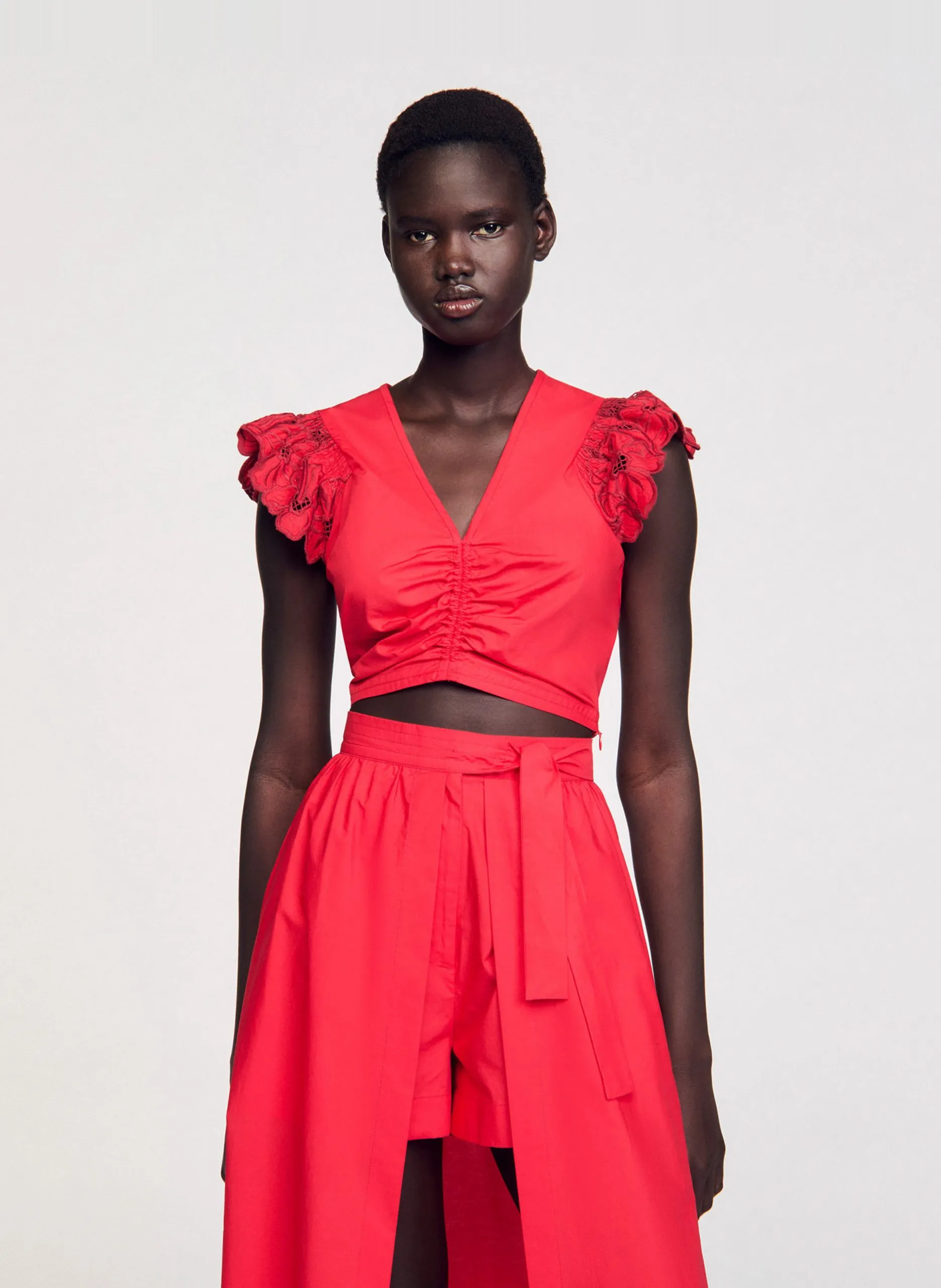 Top sans manches à volants brodés Rouge