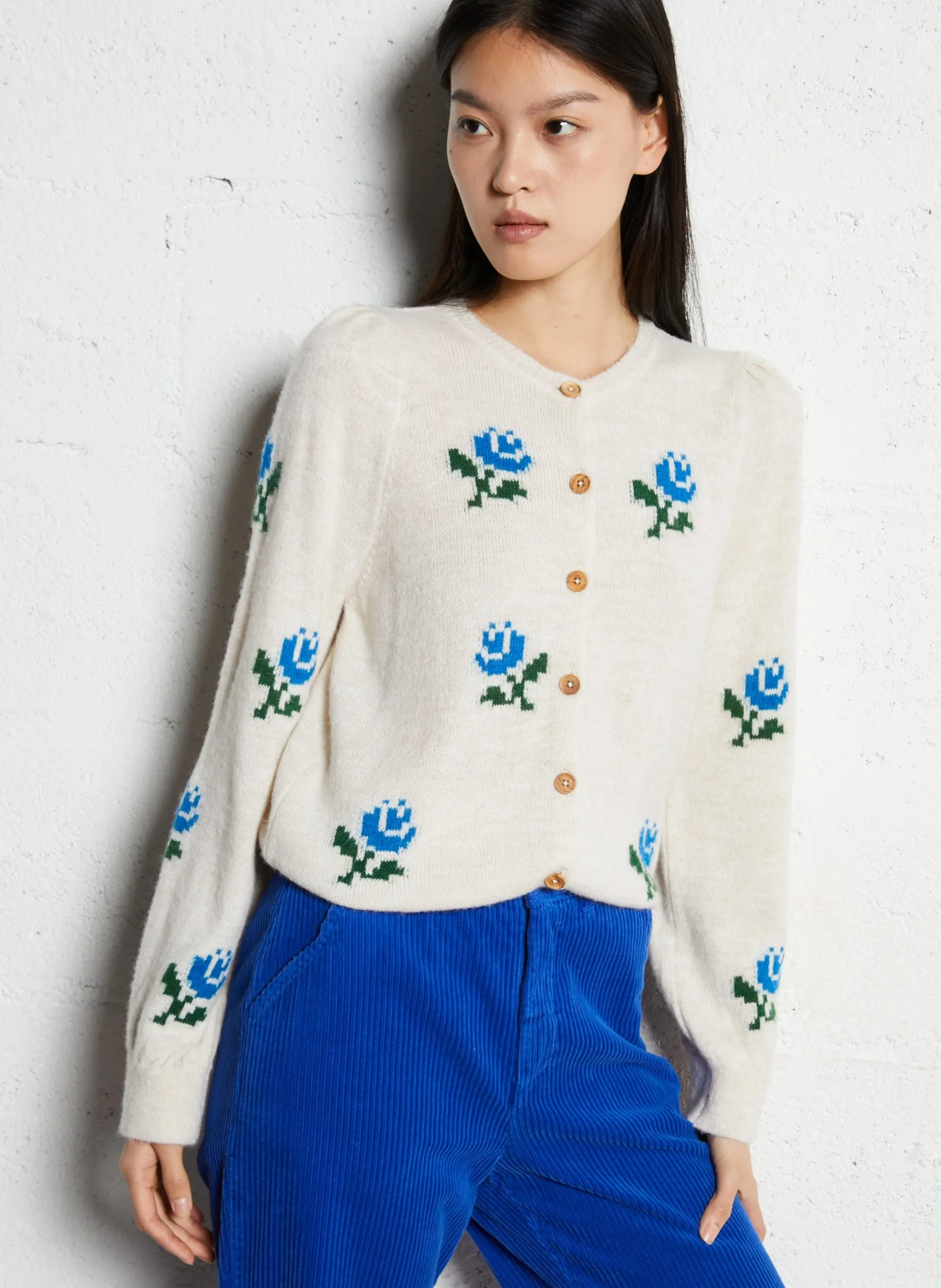 Gilet droit col rond motif fleurs Beige CALIZIA