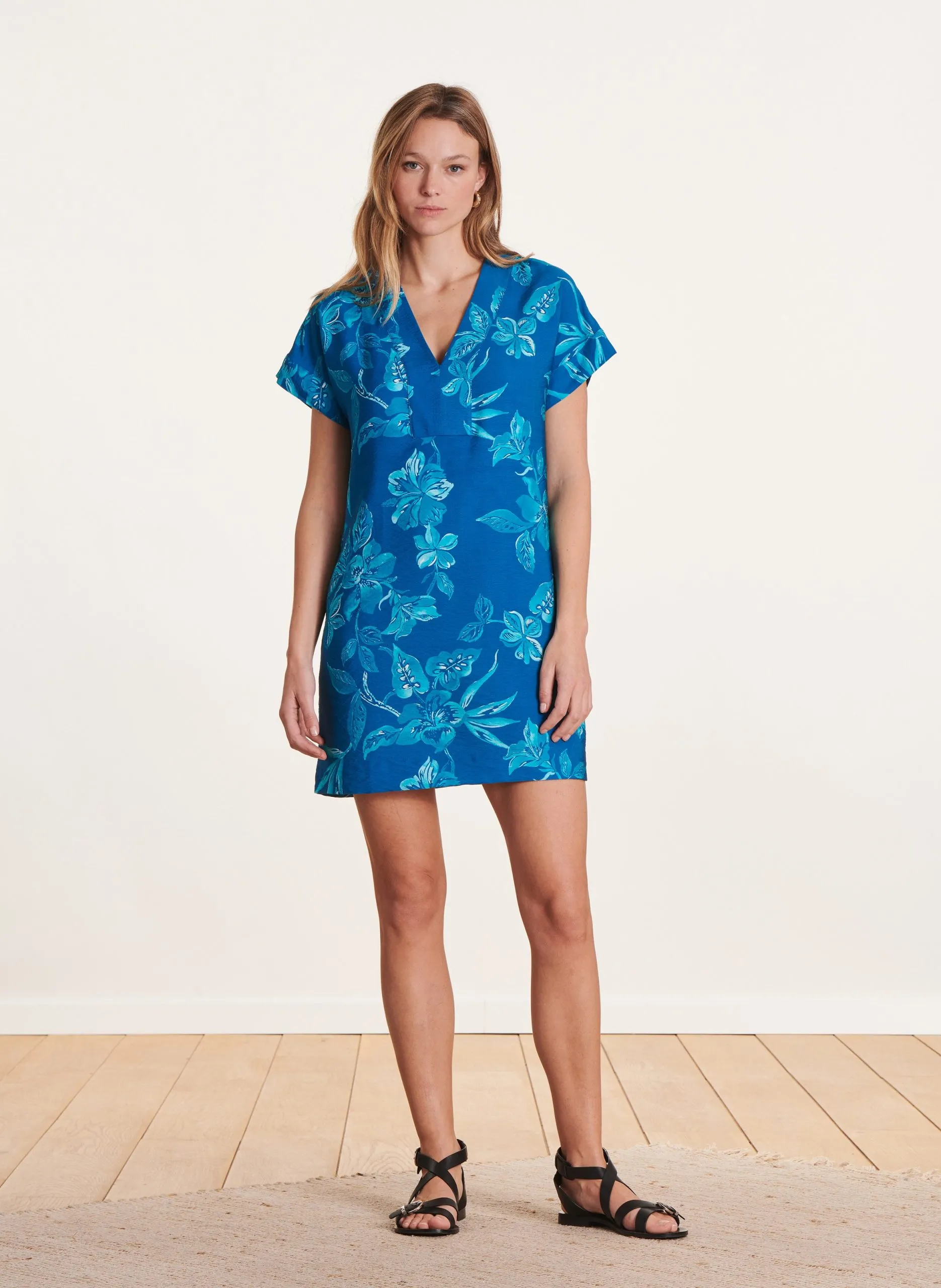 Robe courte col v à imprimé floral Bleu