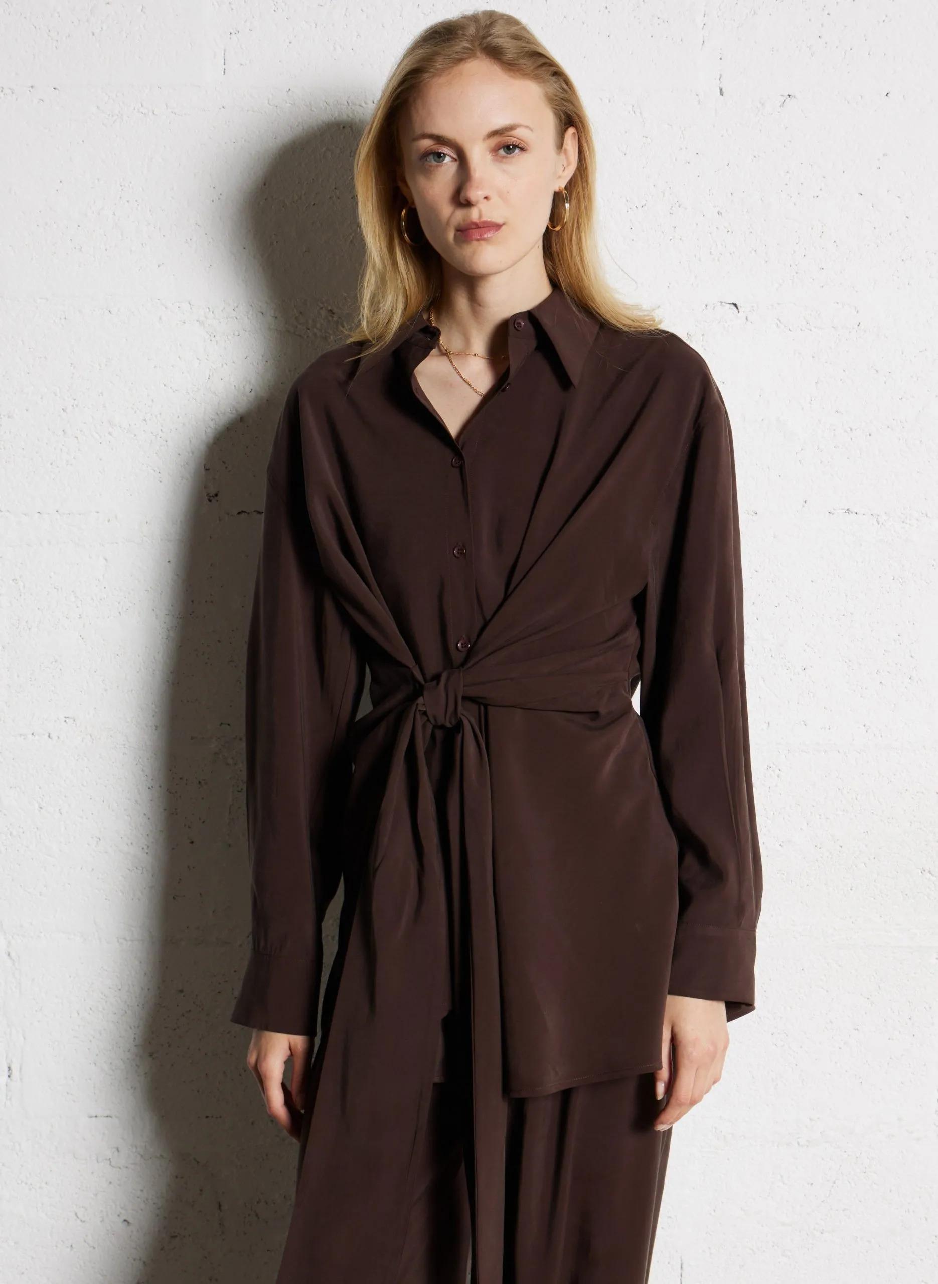 Chemise unie droite à nouer Marron LUKA