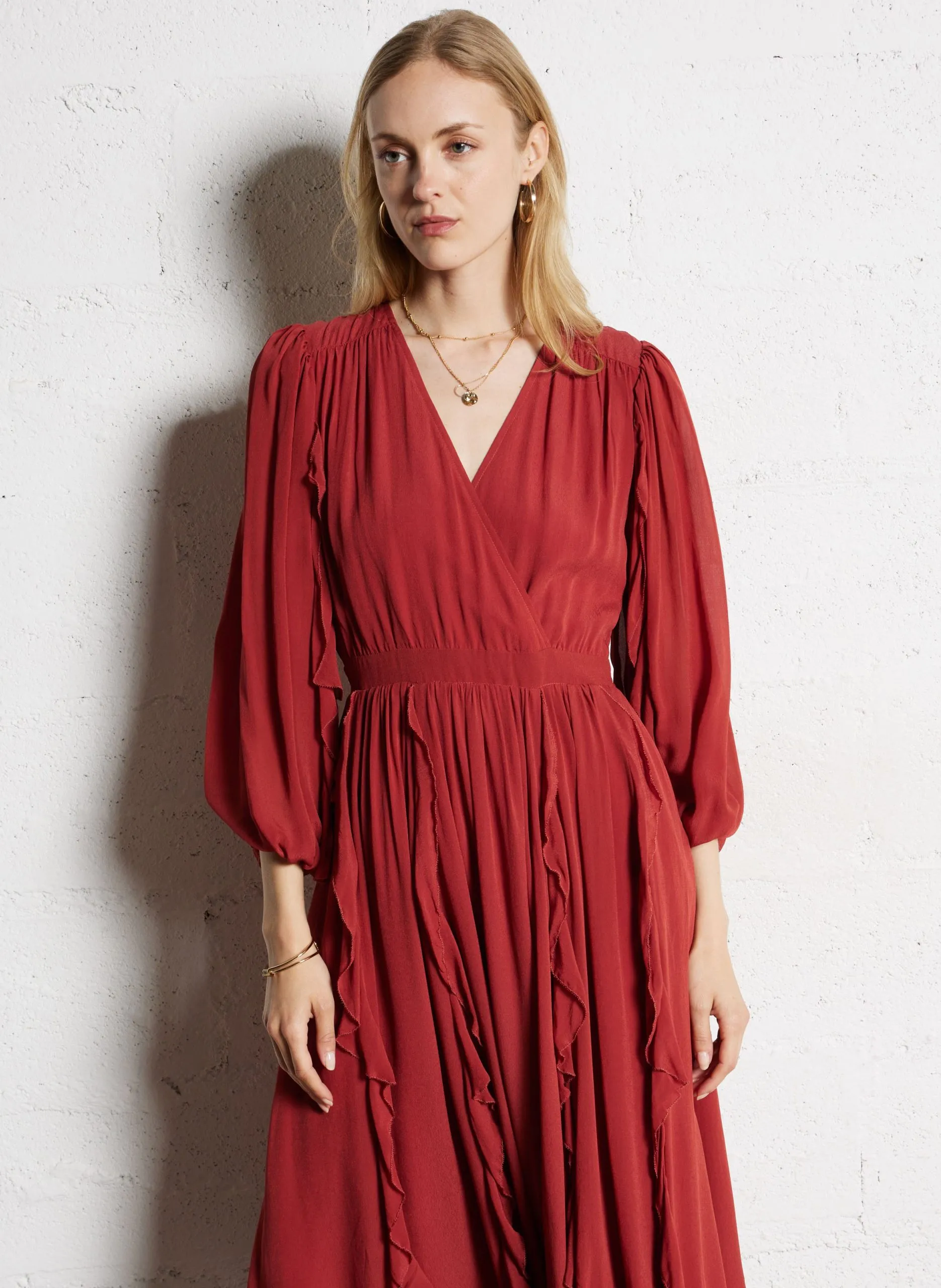 Robe longue cintrée col V Marron CASSIE