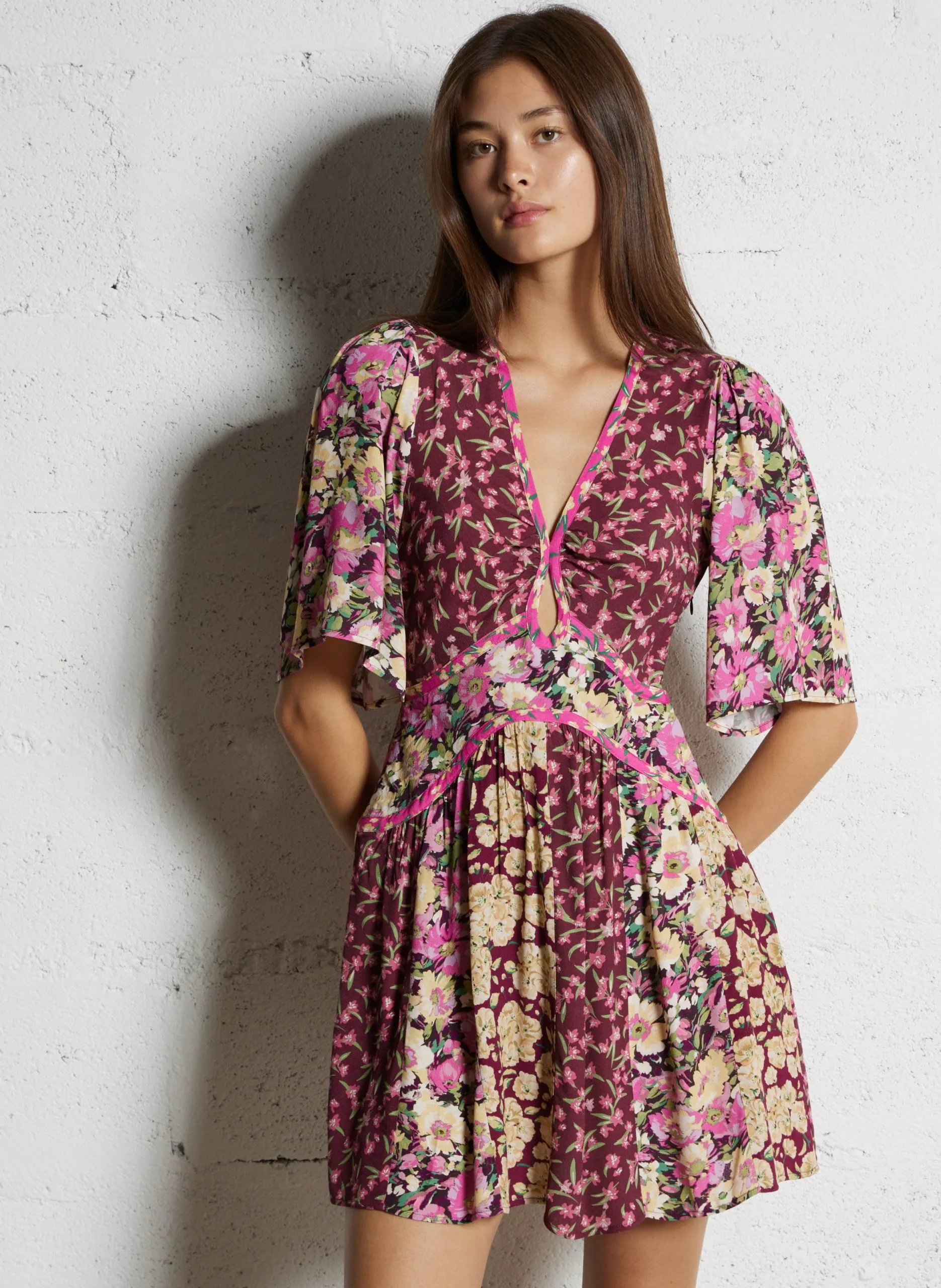 Robe courte col v à imprimé floral Prune INDREA