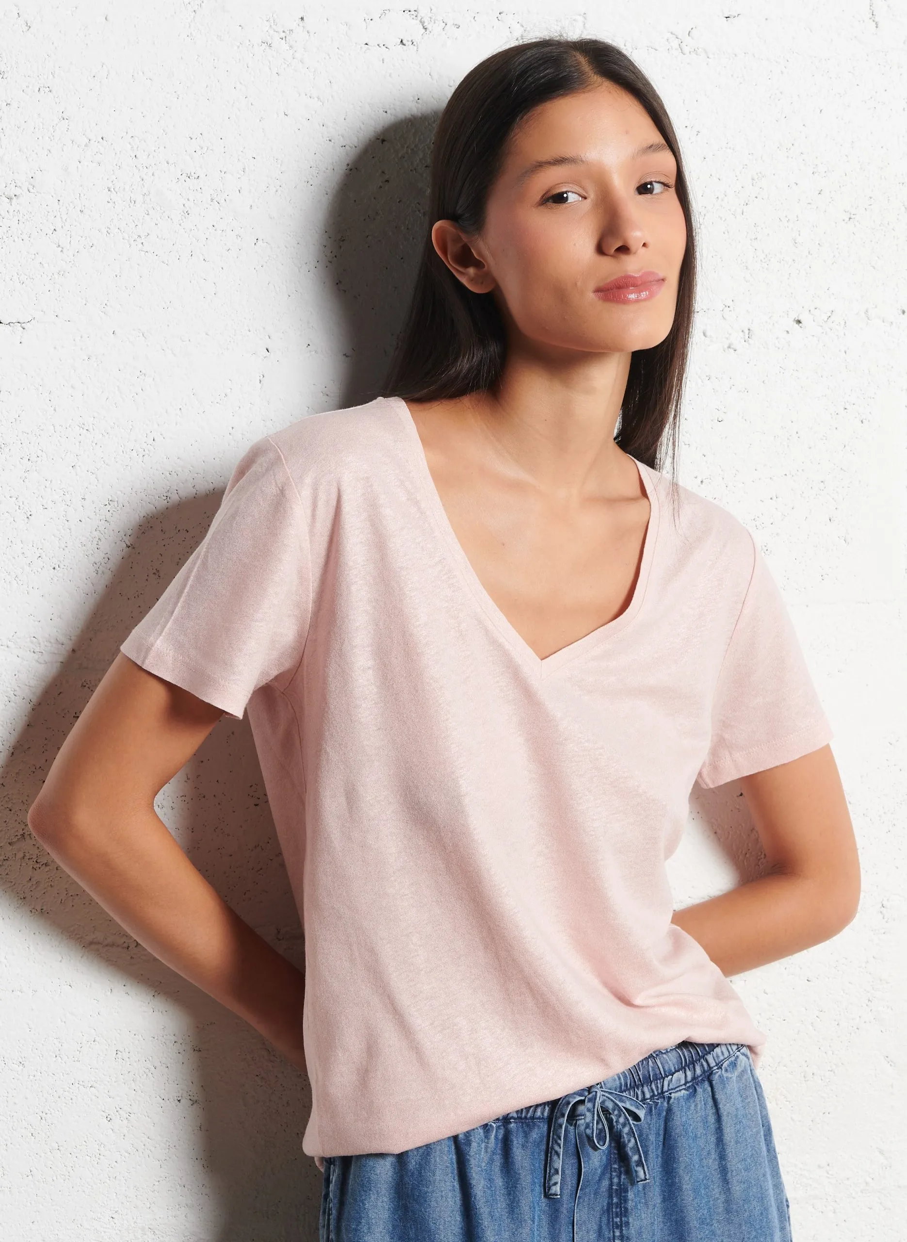 Tee-shirt col V irisé en lin mélangé Rose