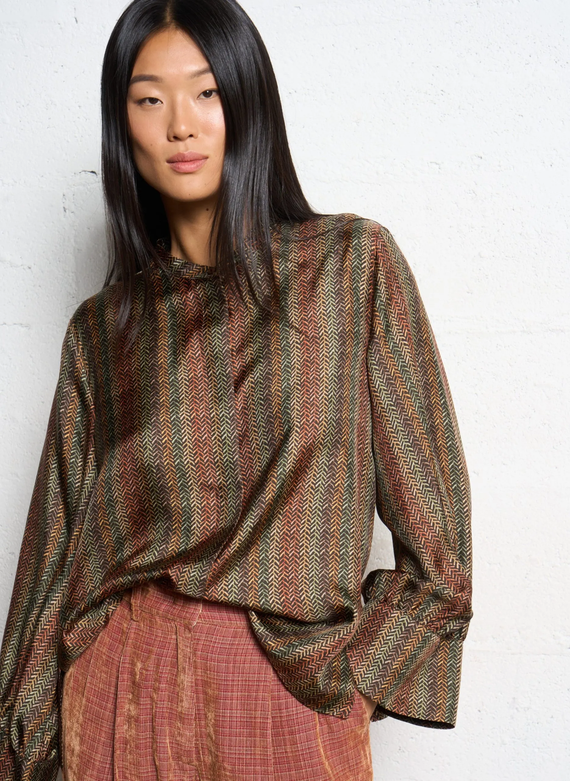 Chemise col rond en soie Marron LUCY