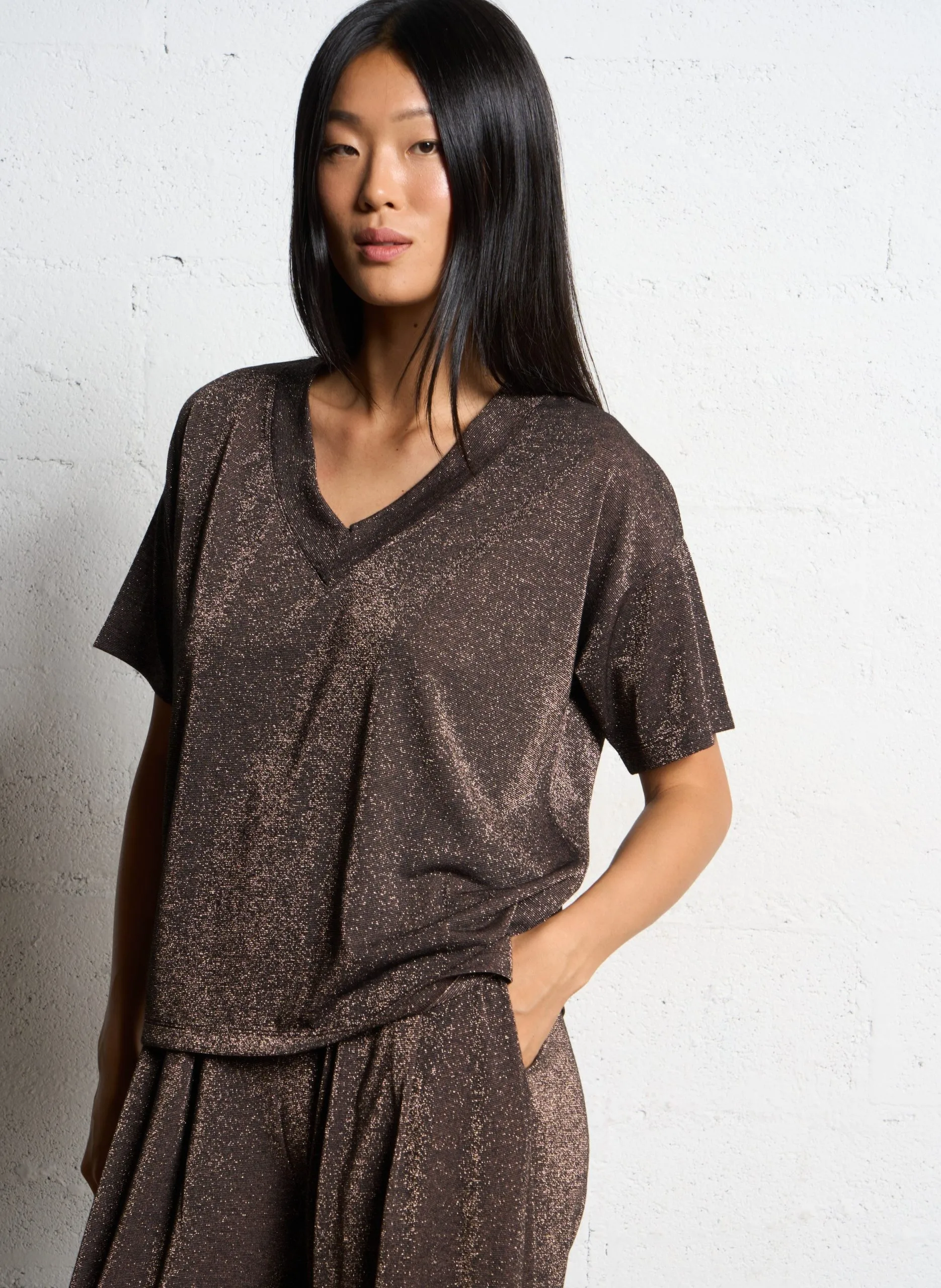 Tee-shirt col v à paillettes Prune MILLIE