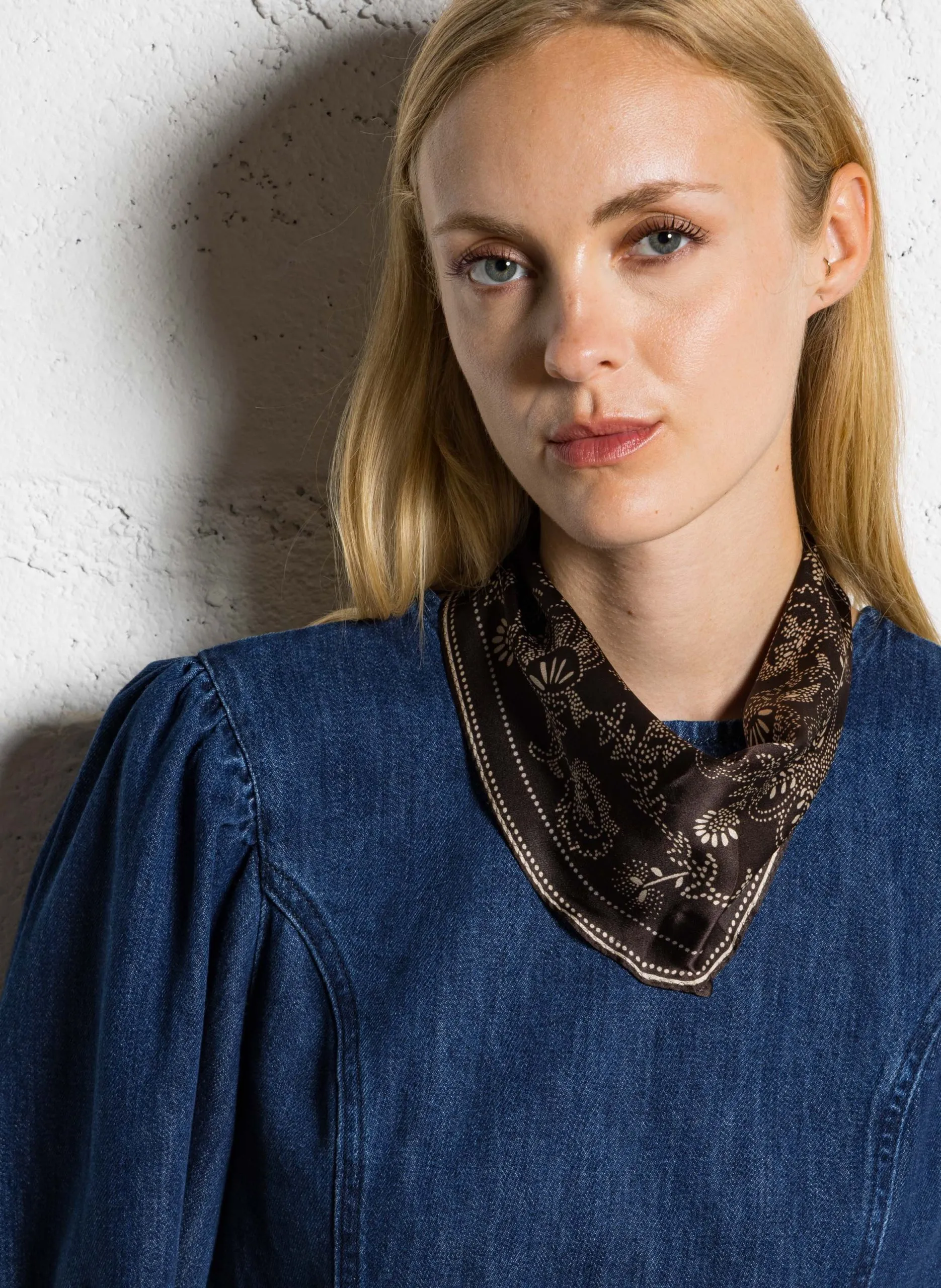 Foulard losange imprimé en soie Marron