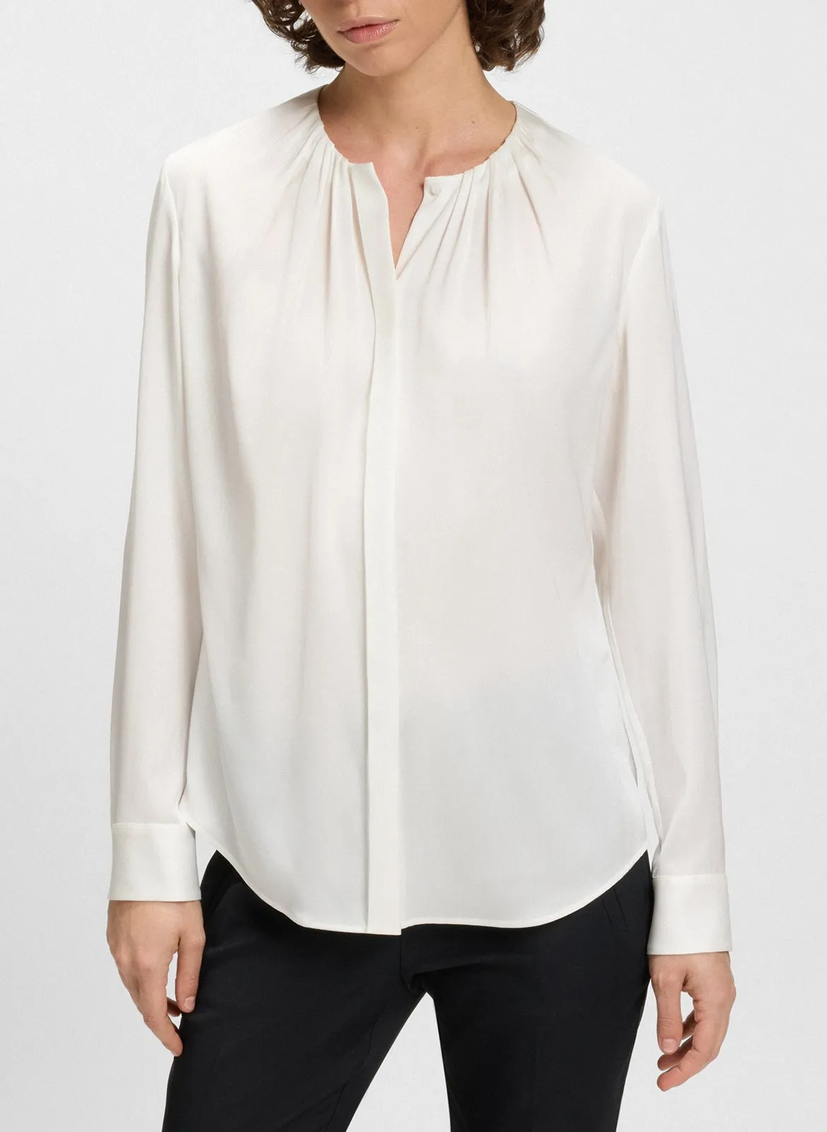 Chemisier droit col rond en soie mélangée Beige