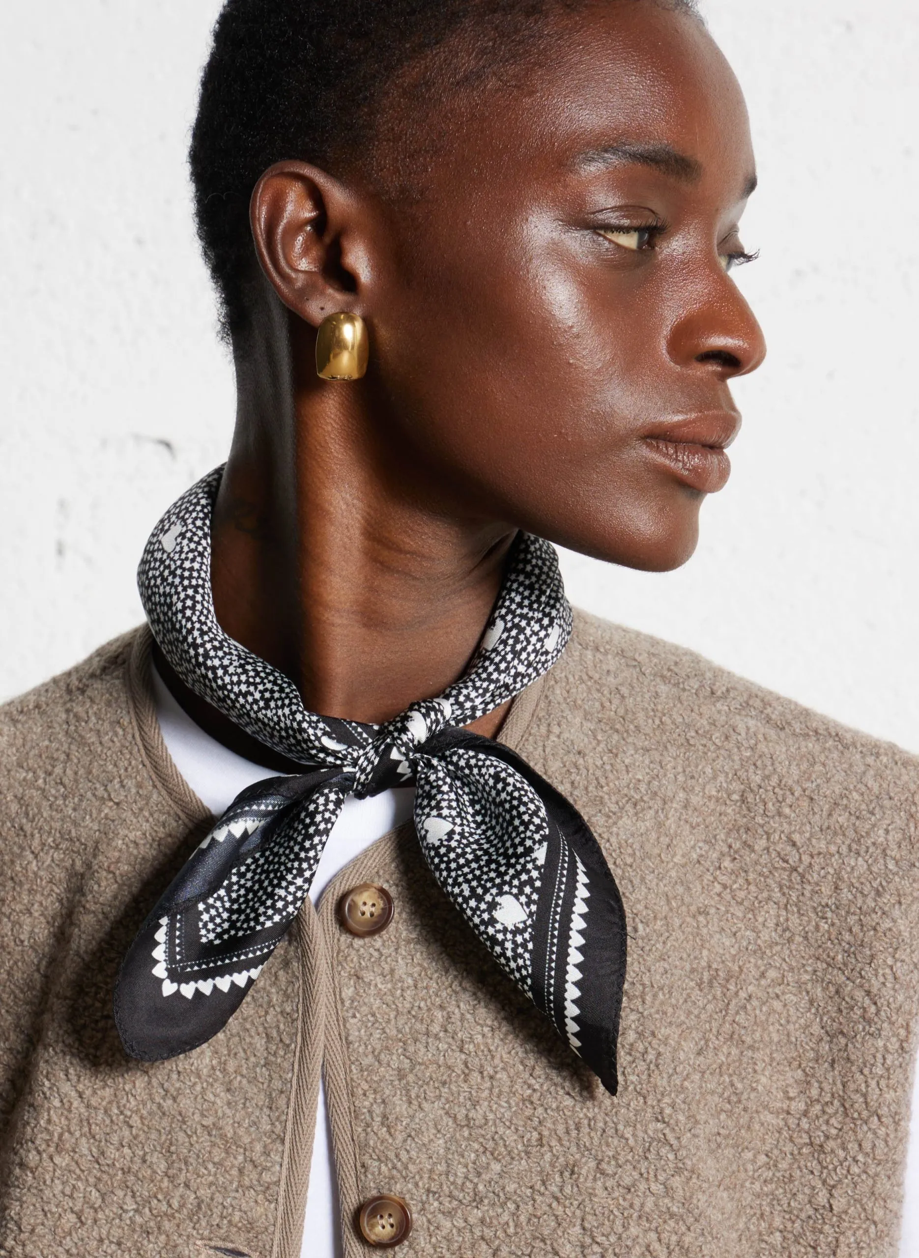 Carré en soie Noir NYBICHE