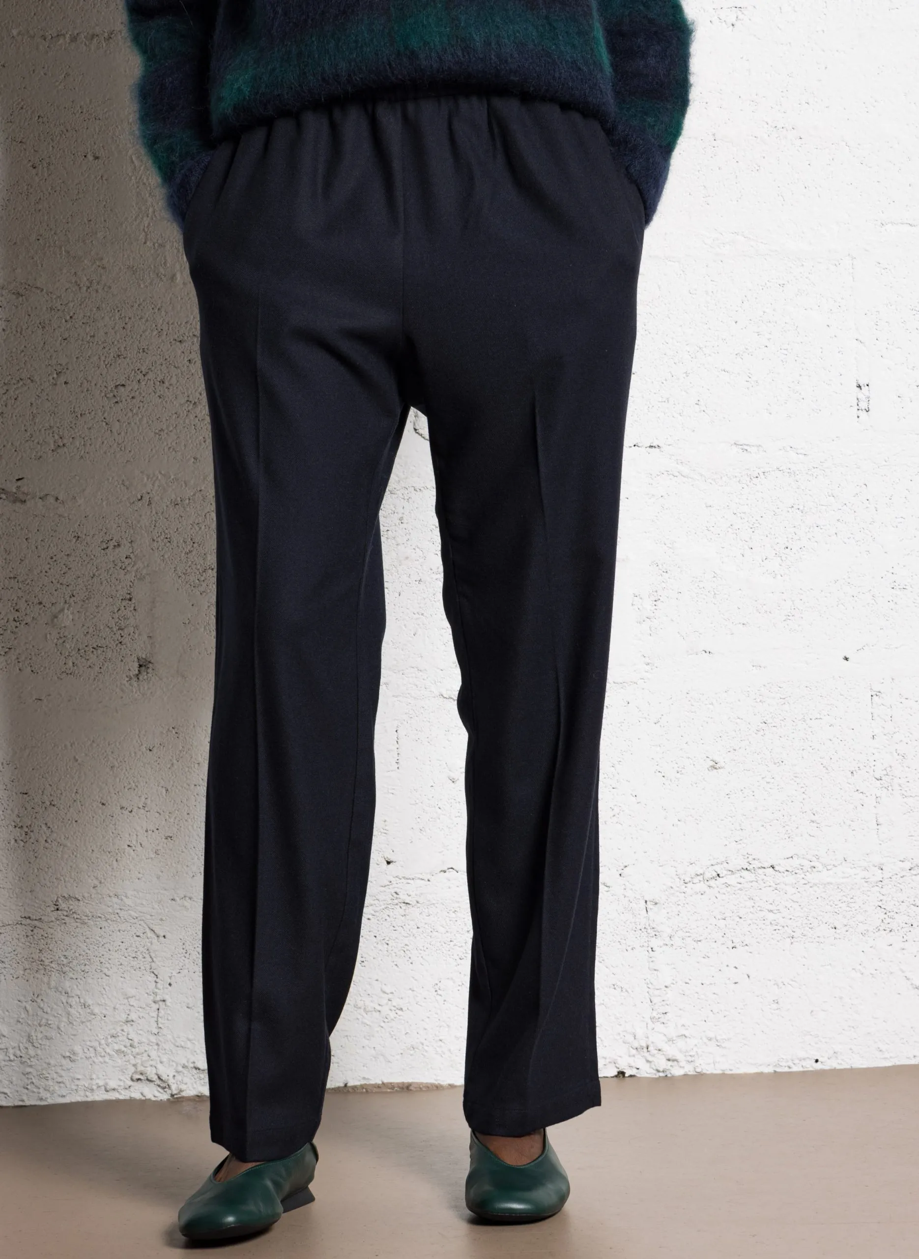 Pantalon carotte élastiqué uni Bleu