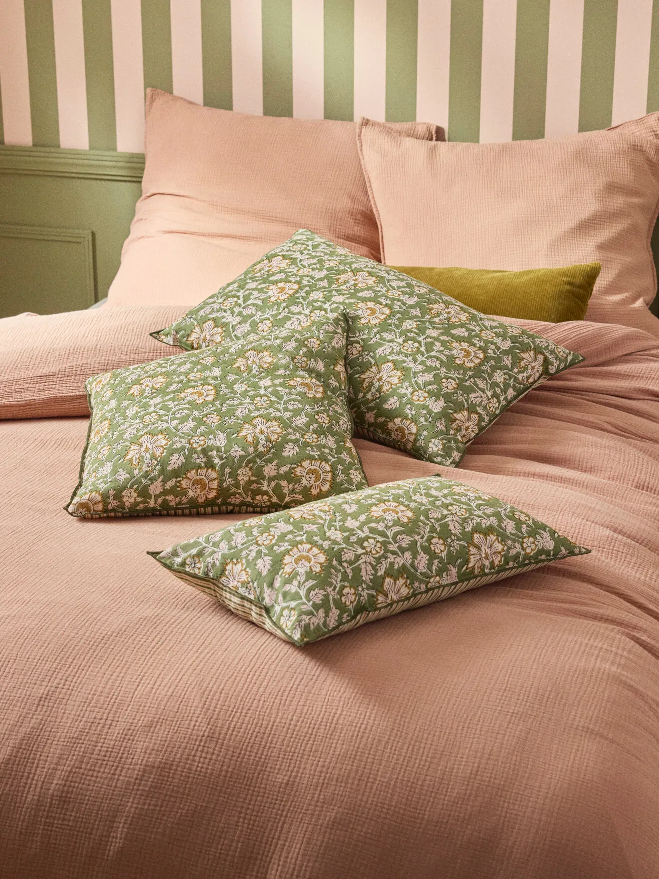 Housse de coussin fleuri indien Vert