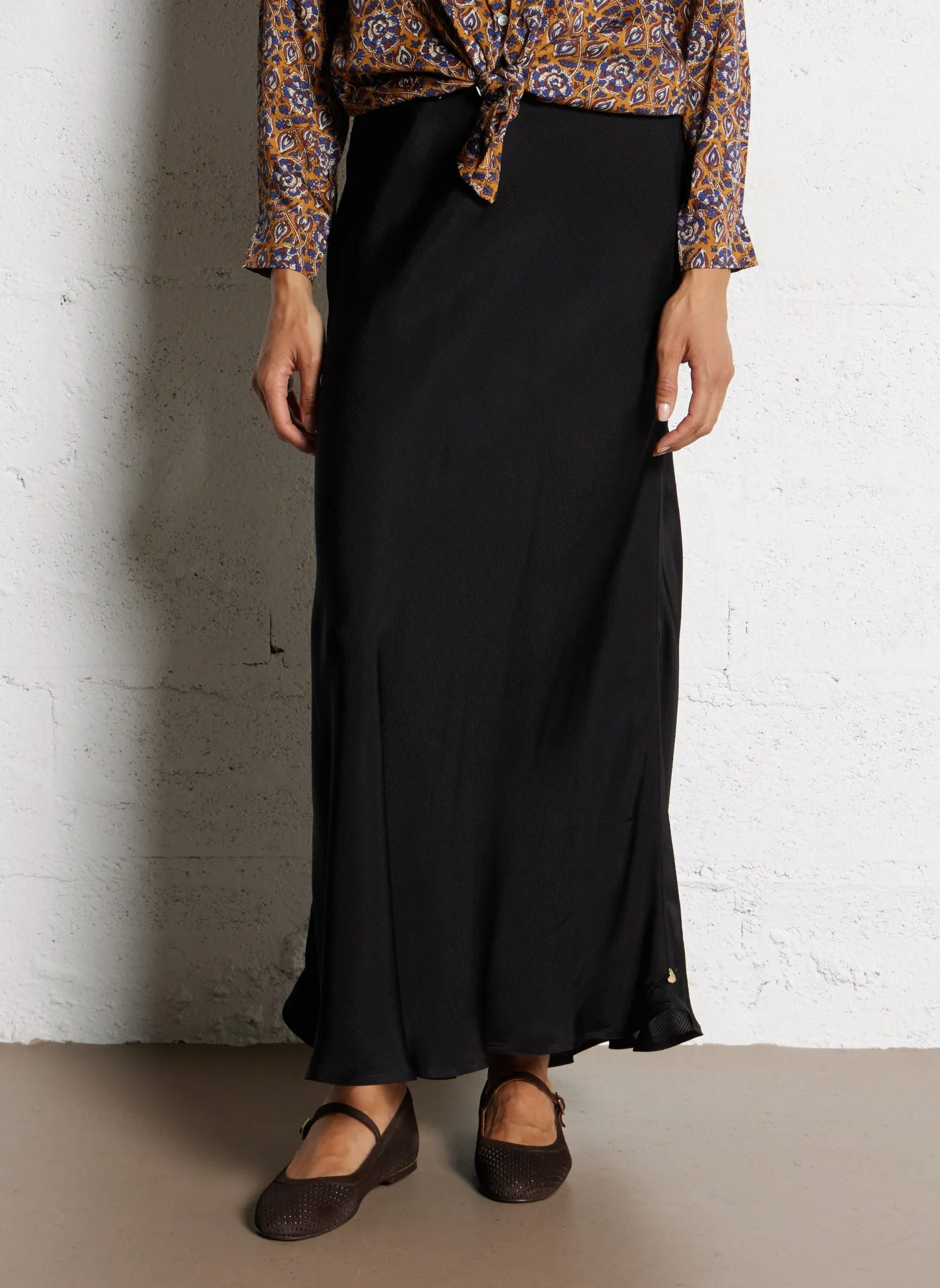 Jupe midi satinée Noir LAURENT