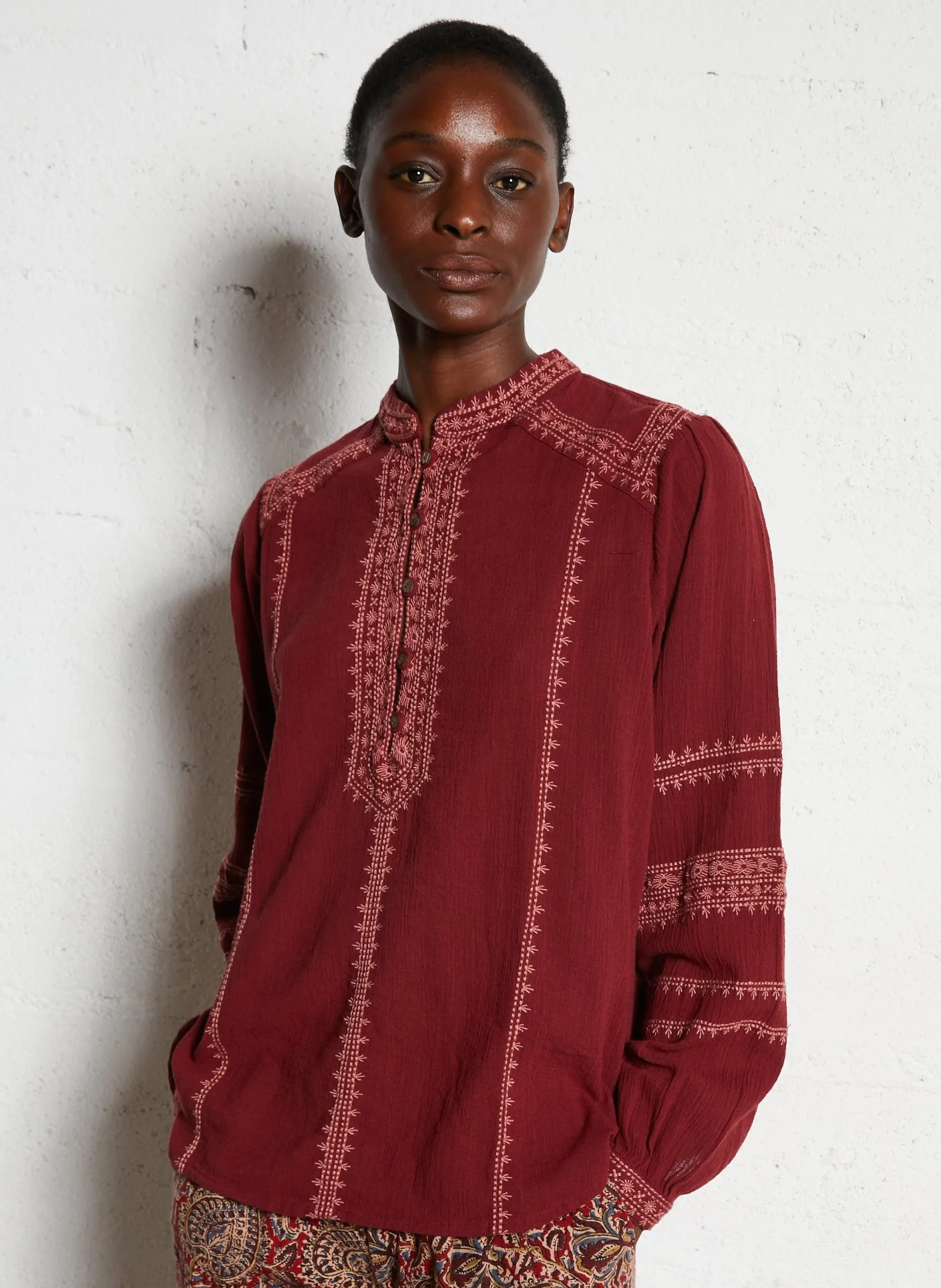 Blouse col rond uni à broderies Rouge ORISSA RENATO